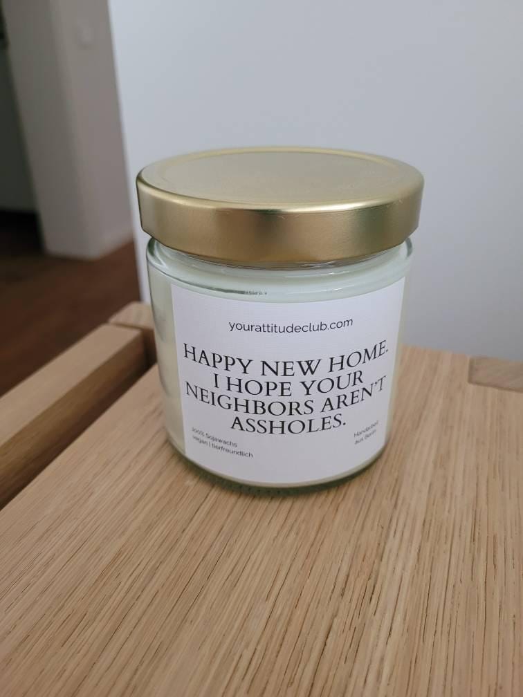 Customer photo review of Happy new home. I hope your neighbors aren't assholes – Geschenk zum Einzug Witzige Kerze für neuen Wohnsitz, Umzug & Housewarming