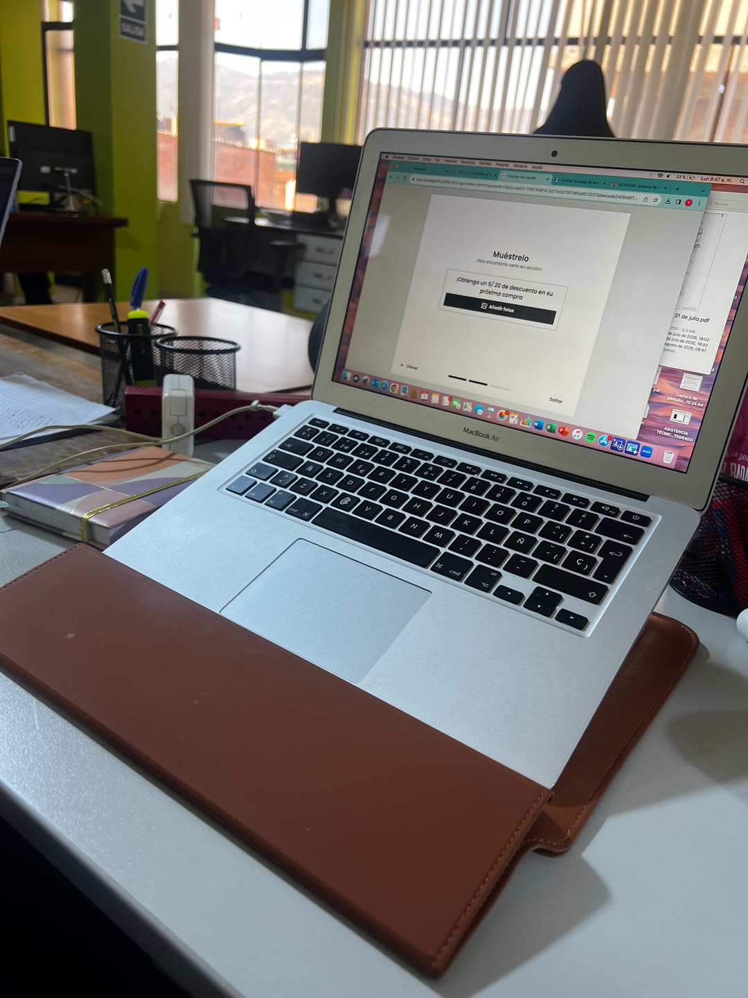 Customer photo review of Funda Notebook Smart Case