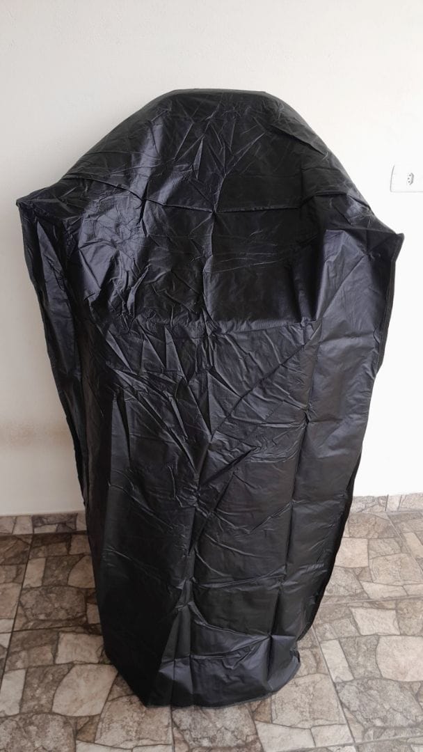 Customer photo review of Capa Impermeável Protetora para Cadeiras de Plástico Empilhadas