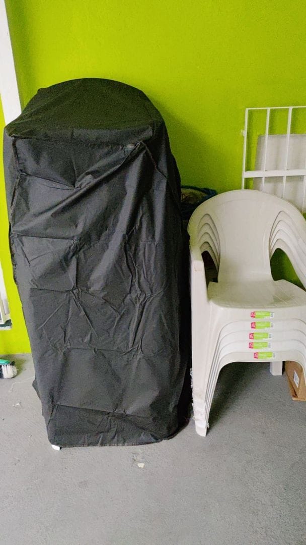 Customer photo review of Capa Impermeável Protetora para Cadeiras de Plástico Empilhadas