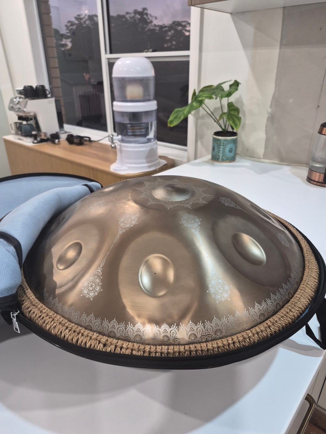 Customer photo review of Riza Handpan 12-Note D Kurd Beginner Mandala Gold 55cm