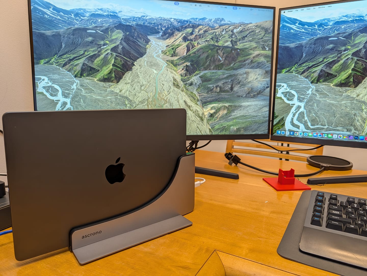 Customer photo review of Ascrono® MacBook Docking Station