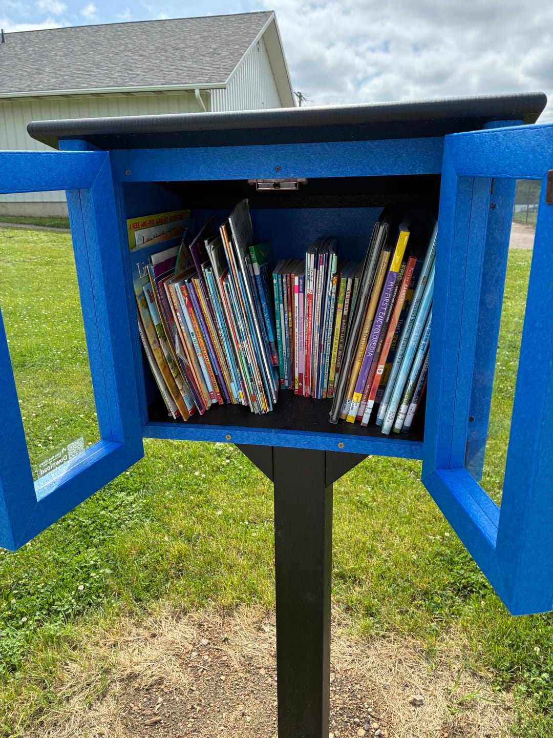Customer photo review of Book Bundle Ages 12 and Under (40 Books)
