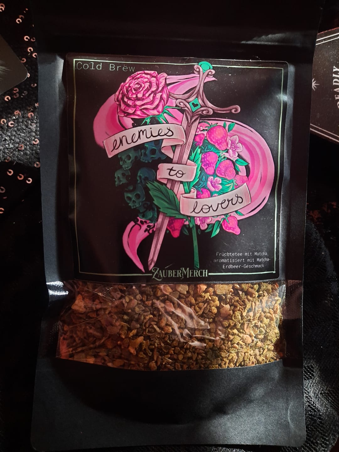 Customer photo review of Enemies to Lovers Cold Brew Tee – Matcha Erdbeere Eistee