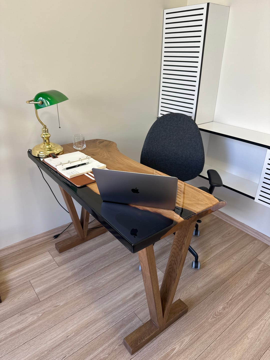 Customer photo review of Ahşap Çalışma Masası - Epoksi Reçineli Ceviz Tasarım