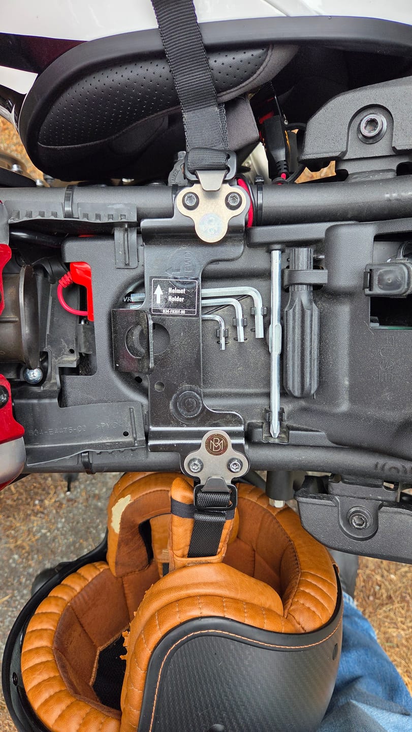 Customer photo review of XSR700 Helmet Hook (lock) 2016+
