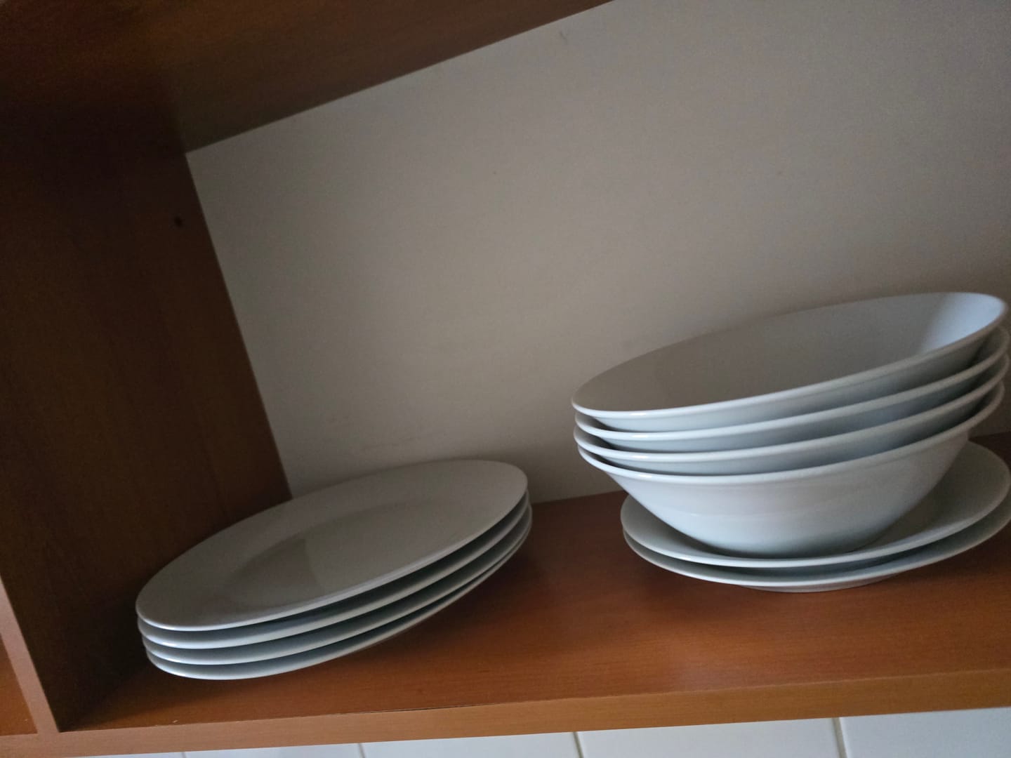 Customer photo review of Juego de Vajillas 12 Piezas Porcelana Redondo Blanco Cascais