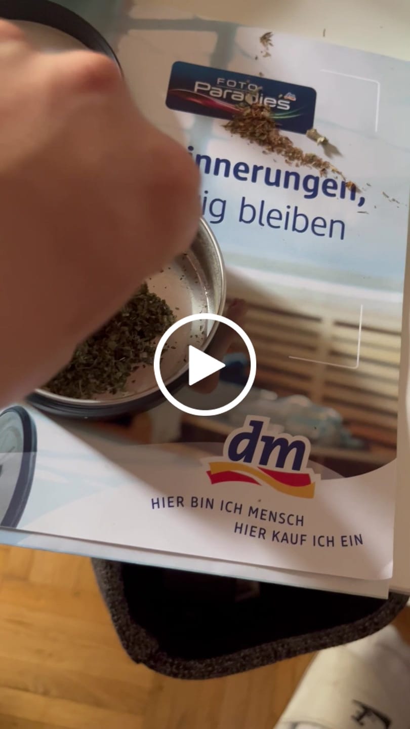 Customer video review of A Day-Dream 16g Kräutertee-Mischung mit stimulierender Safranmalve/Damiana (in der Dose)