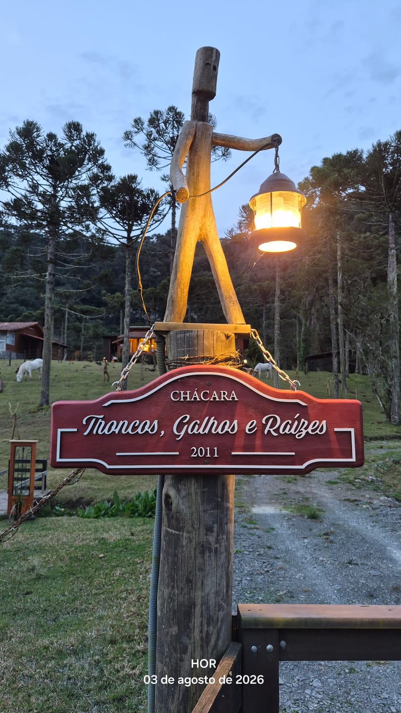 Customer photo review of Placa Madeira com Sobrenome
