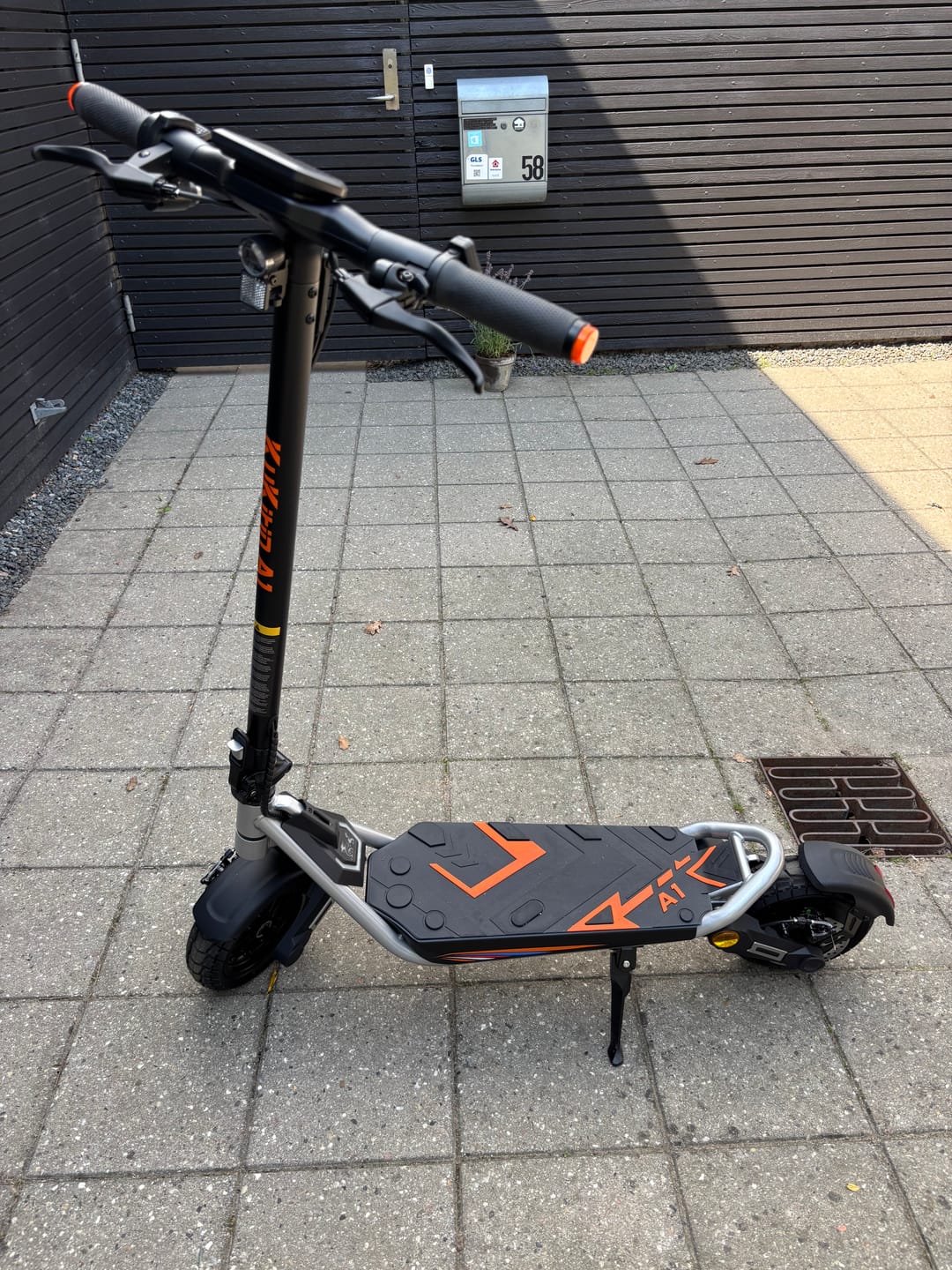 Customer photo review of KuKirin A1 Electric Scooter