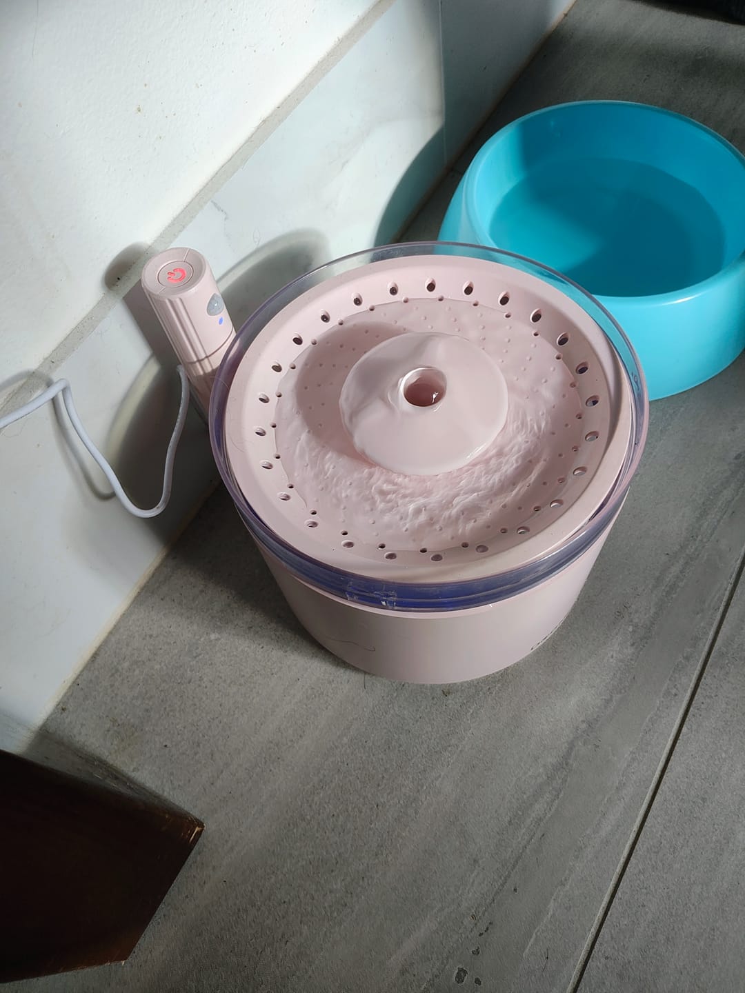 Customer photo review of Wireless Pet Water Fountain 2.2L Bio‑Sensing Mode 2400mAh Battery 4‑Stage Filter -Pink