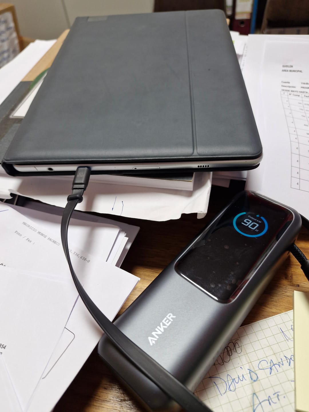 Customer photo review of Anker Power Bank 25000mAh 165W con Cables USB-C Retráctiles – Carga Rápida PD 100W