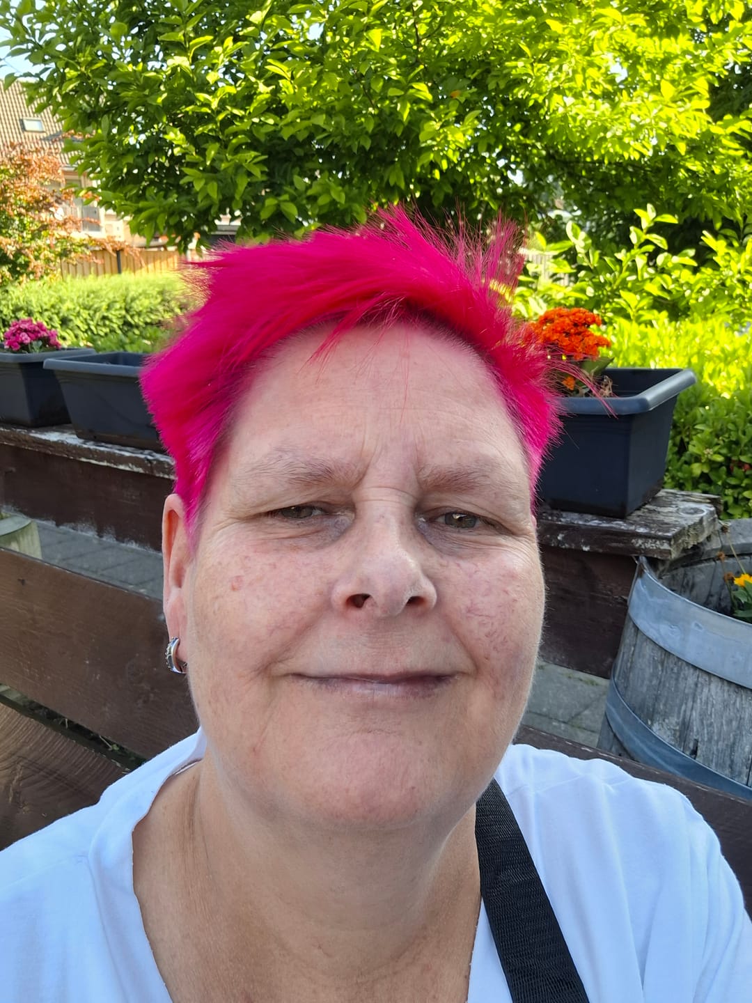 Customer photo review of Mattie Red - Vegan Semi-Permanent Direct Dye Hair Color Cream 210 ml
