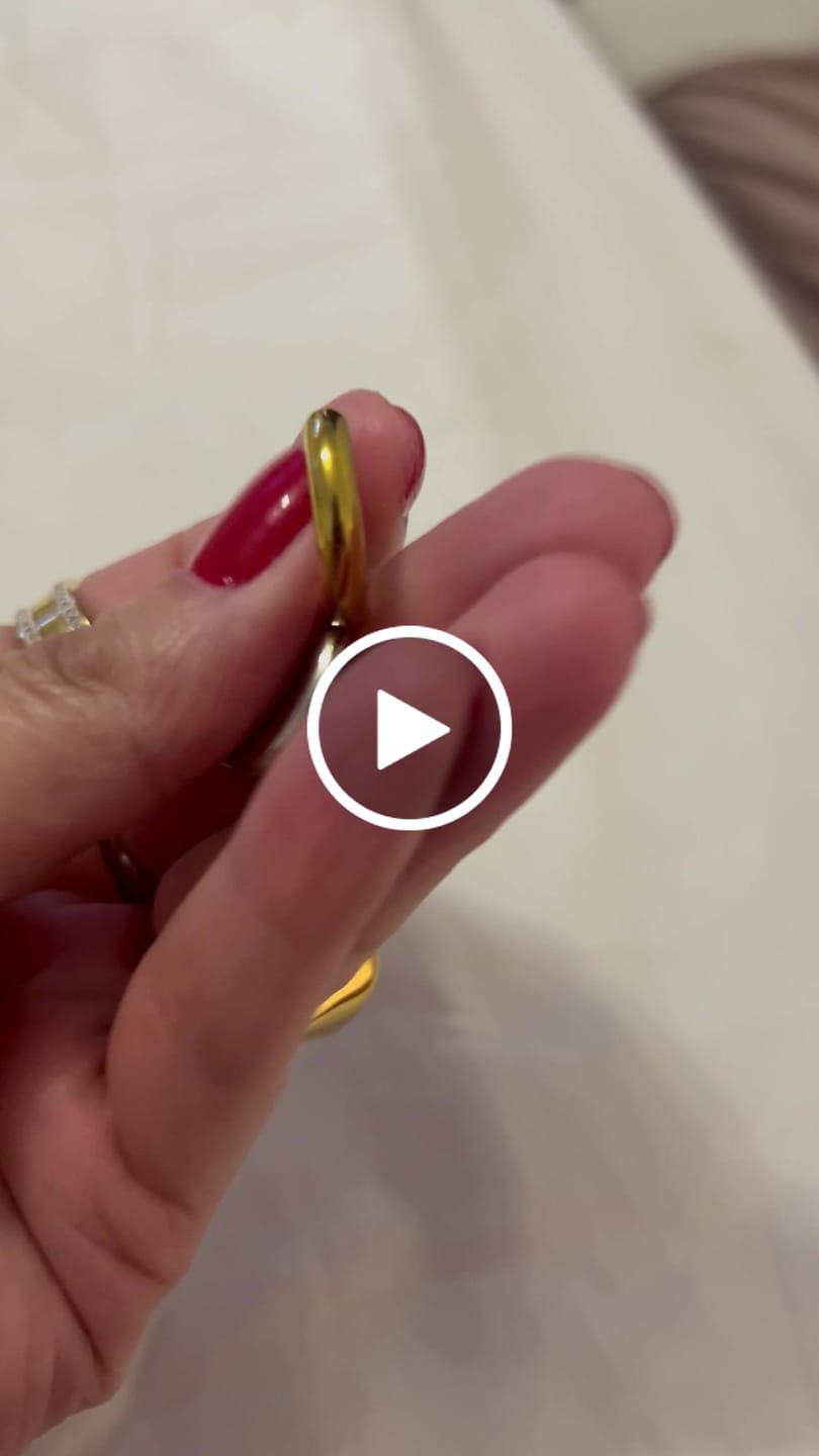 Customer video review of Brincos de Argola Contraste Banhado em Ouro 18k