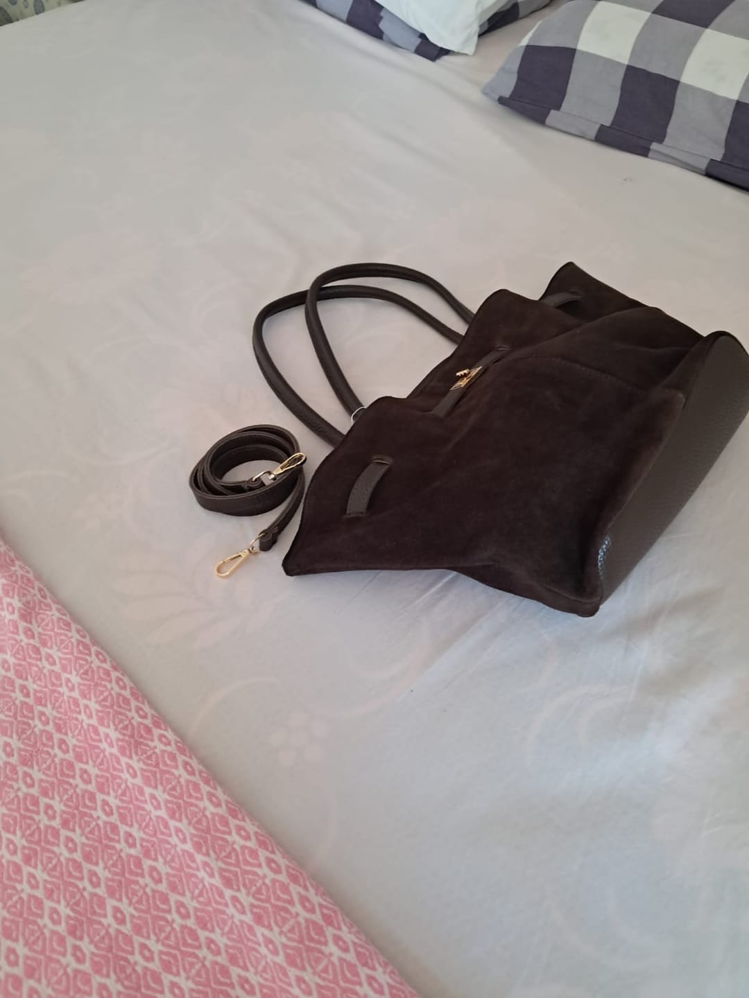 Customer photo review of Vivienne | Hakiki Süet Deri Çanta | Kahve