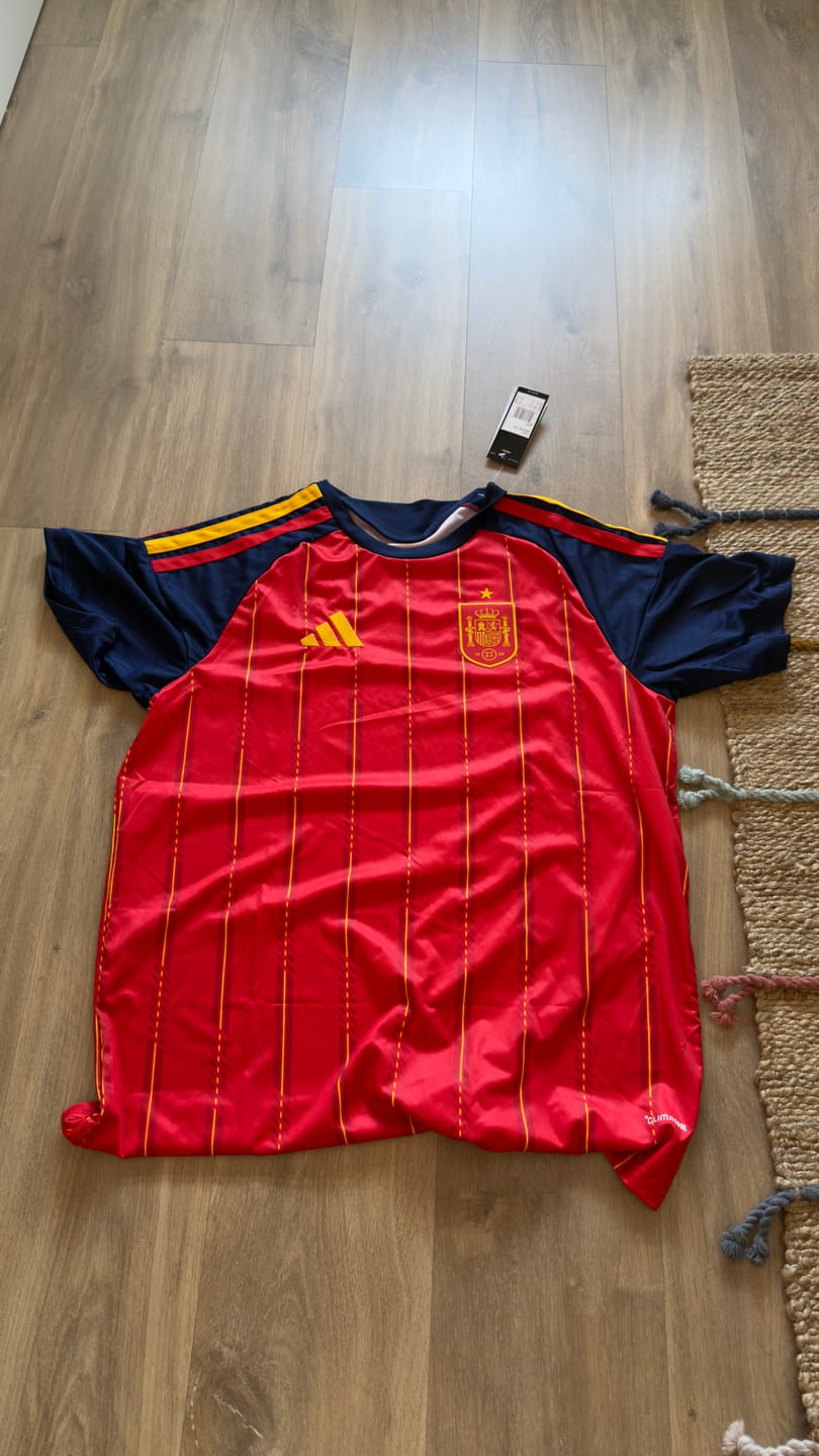 Customer photo review of CAMISETA MUNDIAL ESPAÑA HOME 2026/27 PERSONALIZACIÓN LAMINE YAMAL