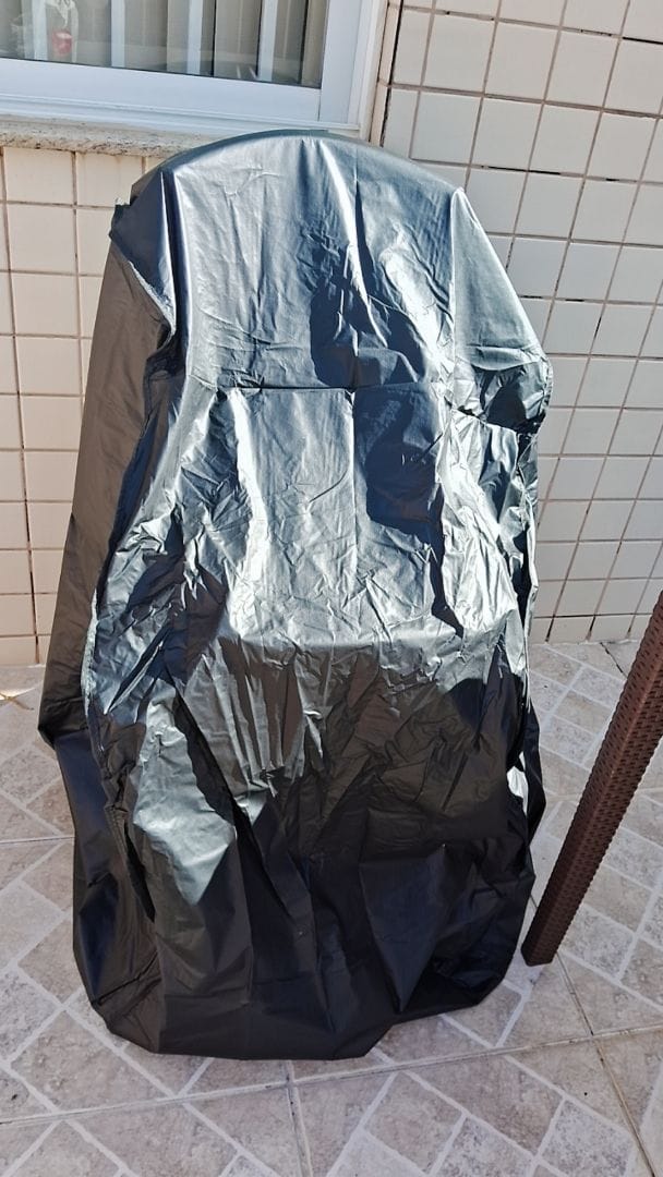 Customer photo review of Capa Impermeável Protetora para Cadeiras de Plástico Empilhadas