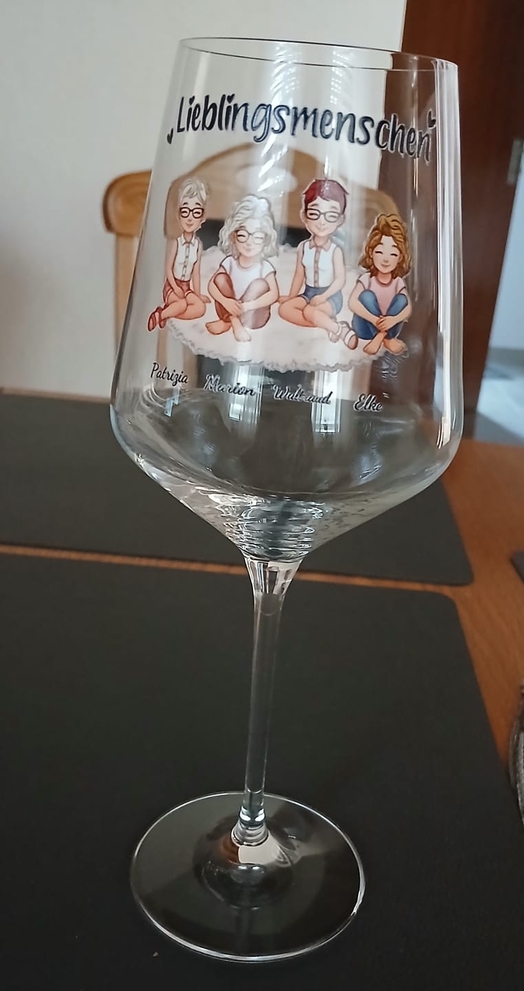 Customer photo review of Auf uns - Personalisiertes Weinglas für beste Freundinnen