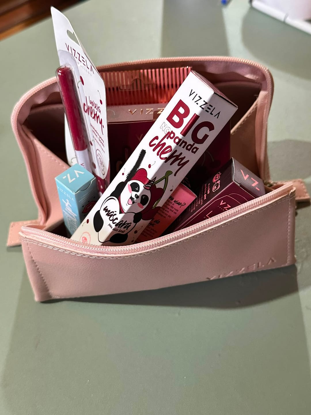 Customer photo review of Lapiseira para Olhos Bordô - Cherry - Vizzela