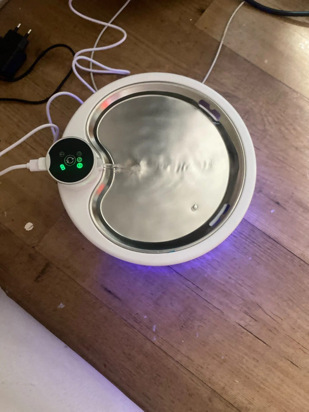 Customer photo review of TruePet Katzenbrunnen Kabellos | Radar-Sensor: fließt nur, wenn deine Katze kommt | Flüsterleise | Akku