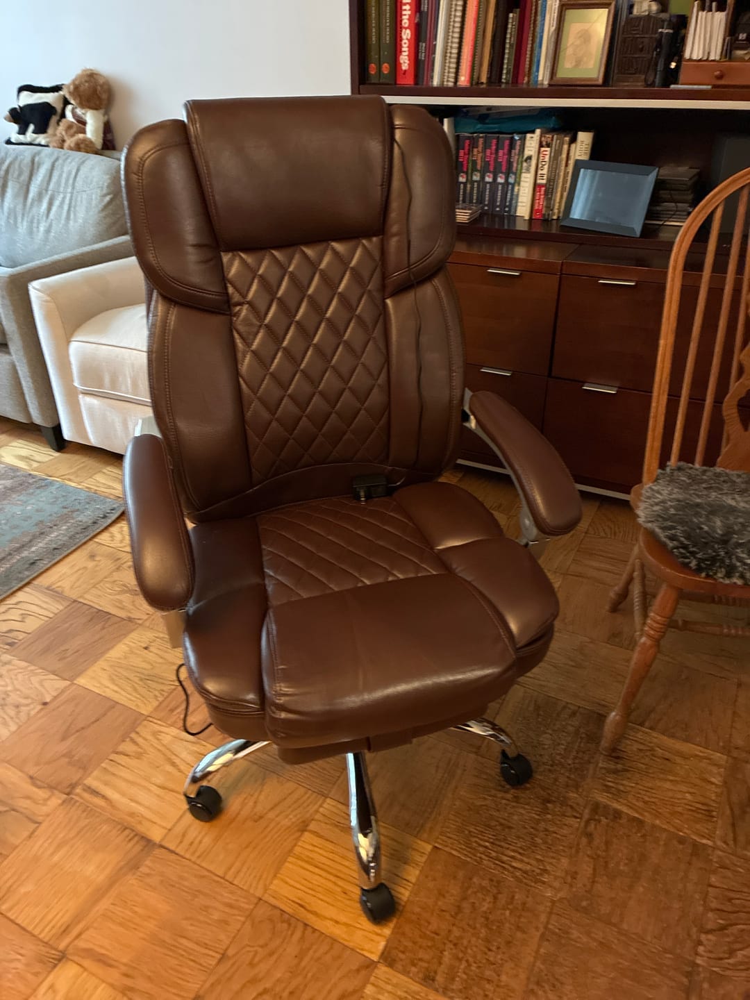 Customer photo review of Homrest Office Massage Chair Heated, Big and Tall Executive Office Chair with Leg Rest, Brown