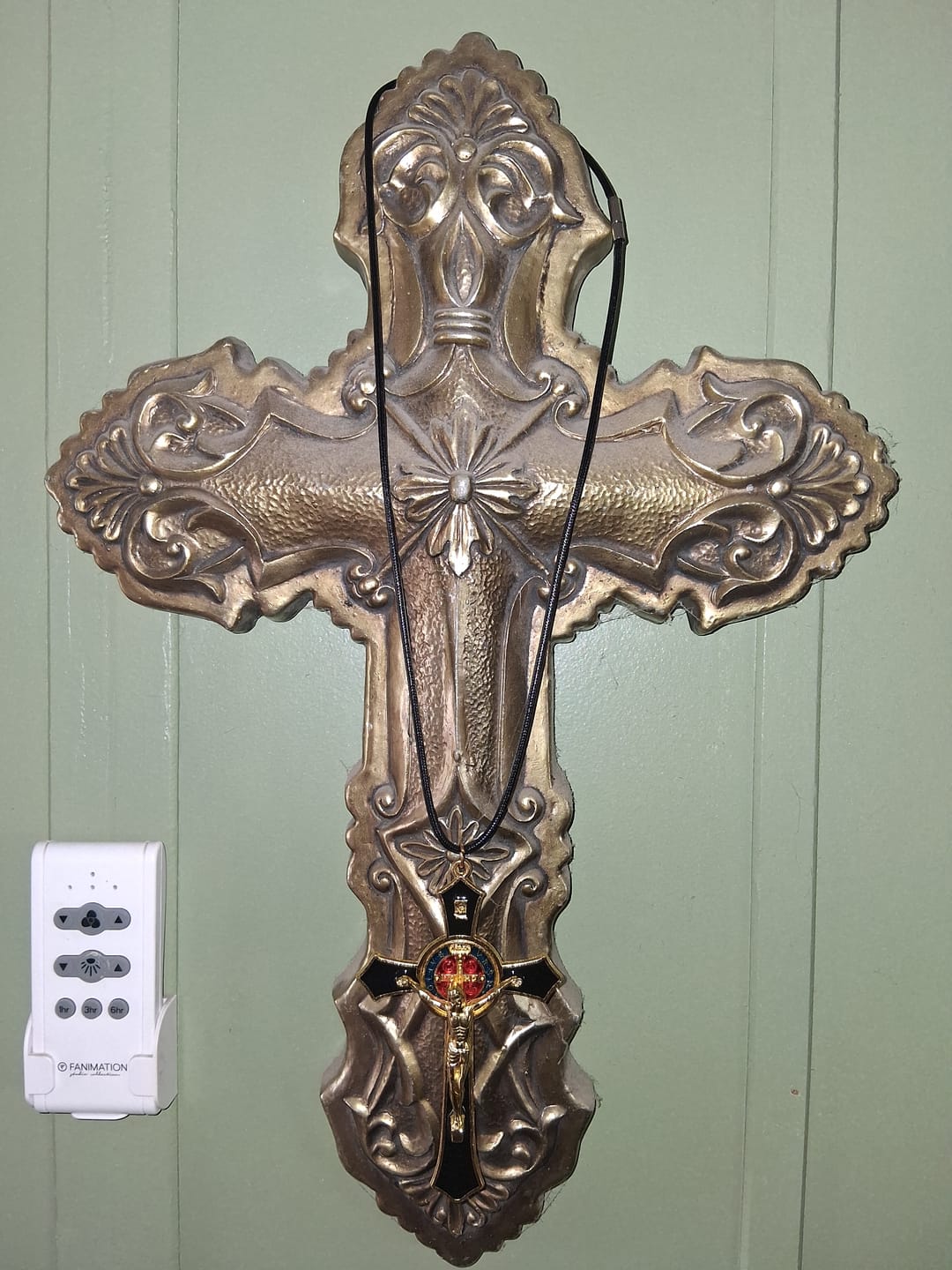 Customer photo review of FREE Today: Classic Style Red/Blue Crafted Crucifix Big Size Pendant Necklace(5 color)