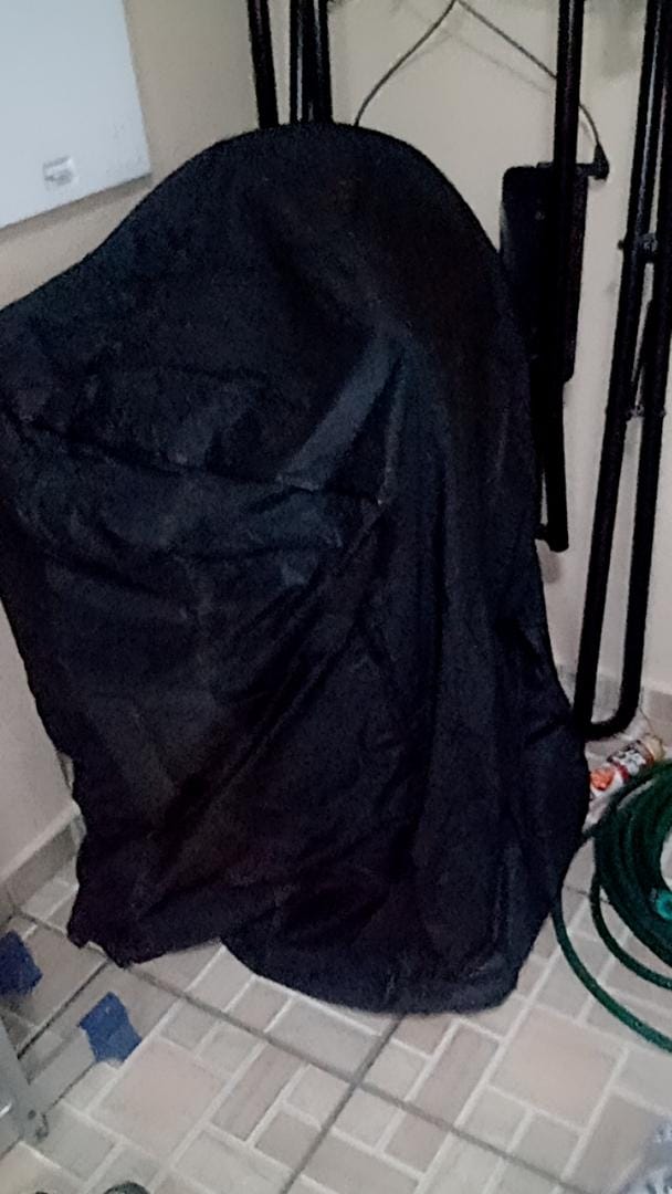 Customer photo review of Capa Impermeável Protetora para Cadeiras de Plástico Empilhadas