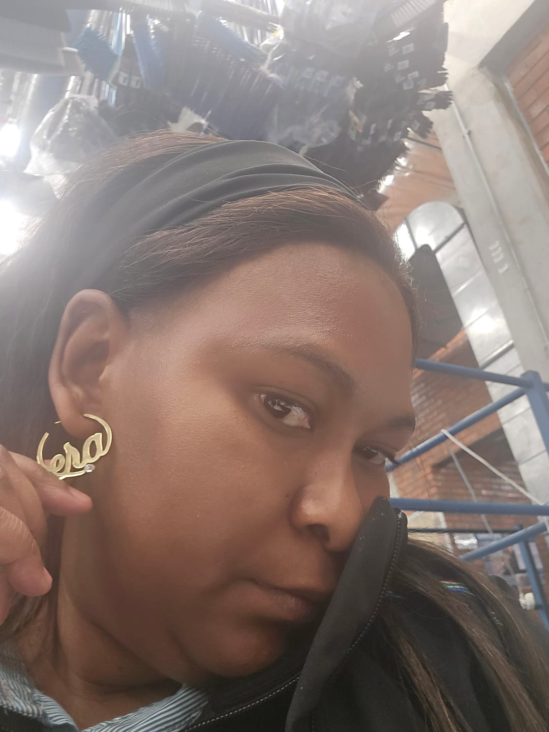 Customer photo review of Gold Mini Era Logo Hoops