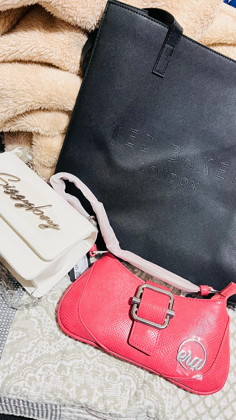 Customer photo review of Pink Lily Shoulder Bag