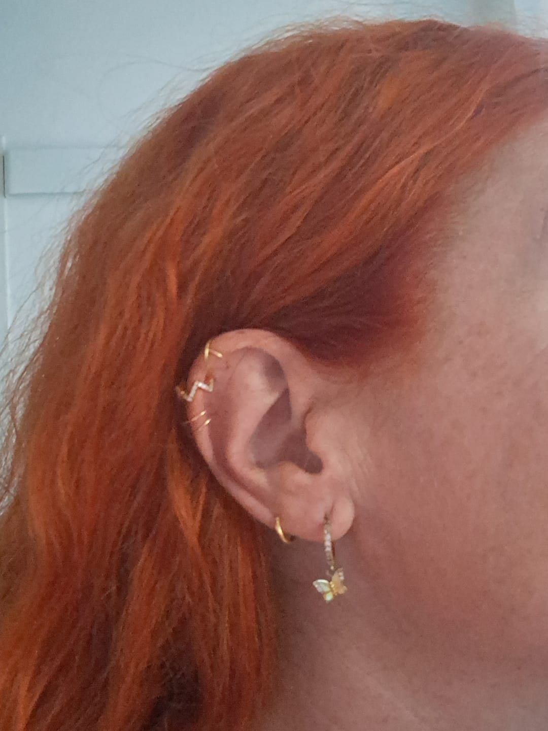Customer photo review of Pendientes Ear Cuff - U