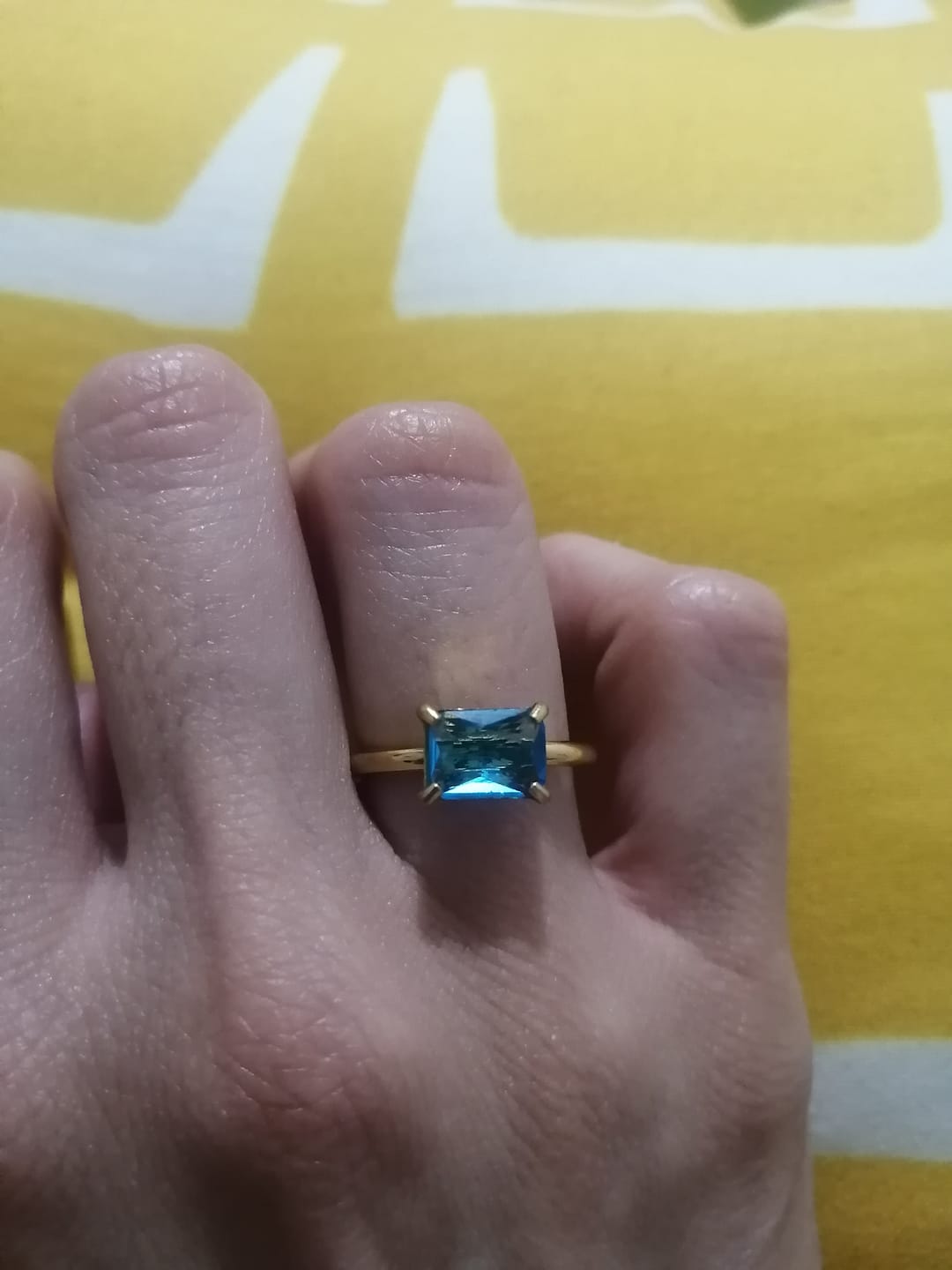 Customer photo review of Anillo Con Zirconia Central Rectangular