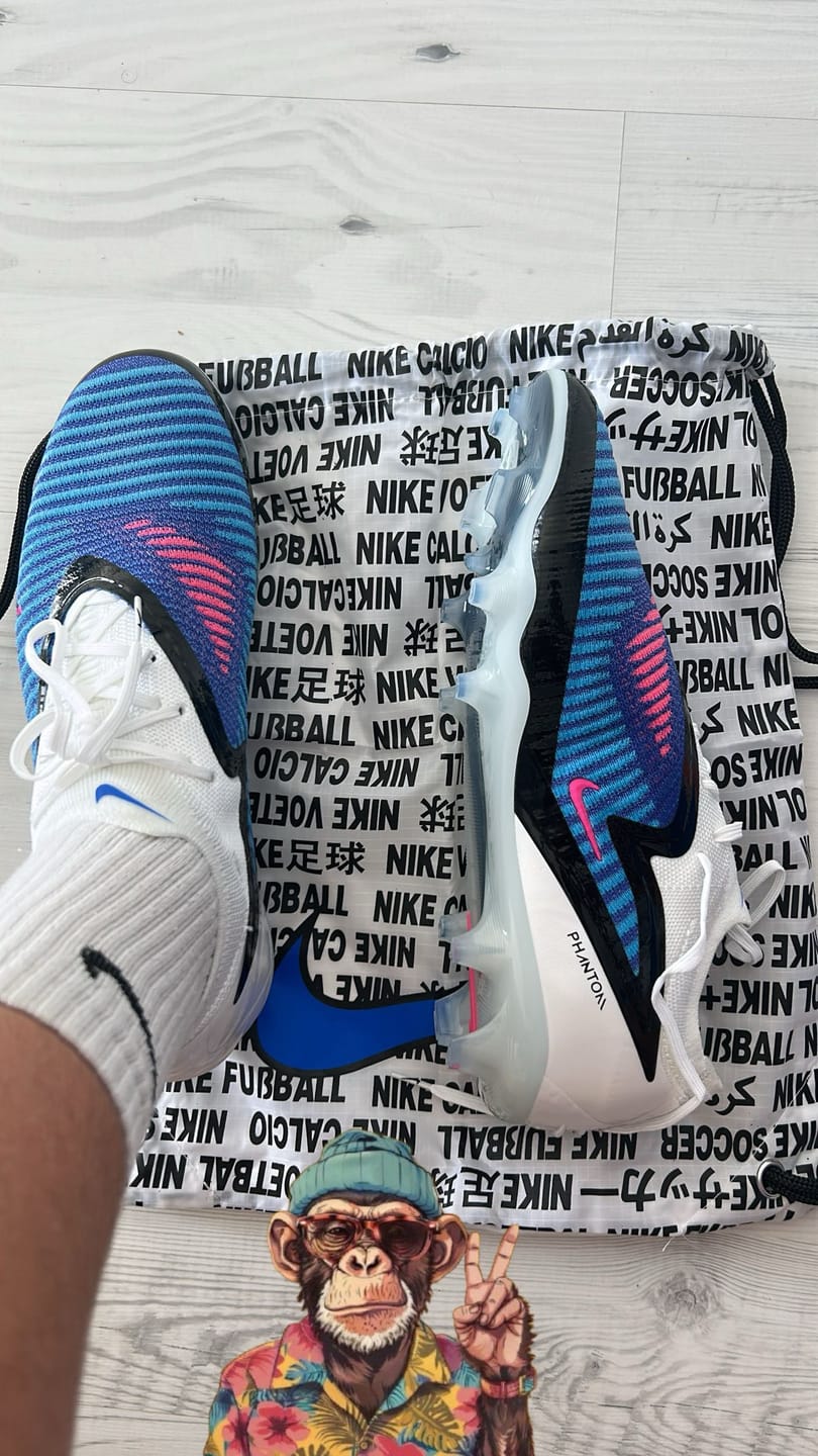 Customer photo review of Nike Phantom 6 Elite Low Cut FG Attack Pack - Bleu/Blanc/Noir/Rose