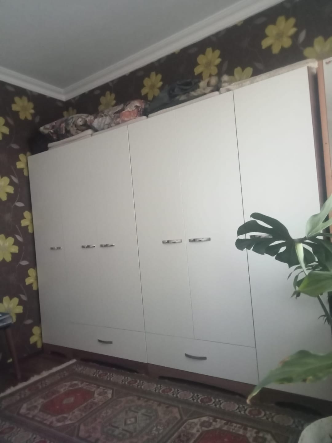 Customer photo review of Rani F4 Geniş Gardırop Elbise Dolabı 6 Kapaklı 2 Çekmeceli 12 Raflı 2 Askılı Tek Modül Minyatür Ceviz - Beyaz