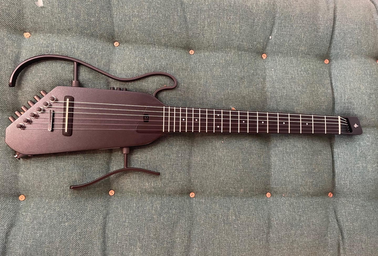 Customer photo review of 【Boîte ouverte】Donner HUSH C Guitare Nylon Voyage Électro-Acoustique