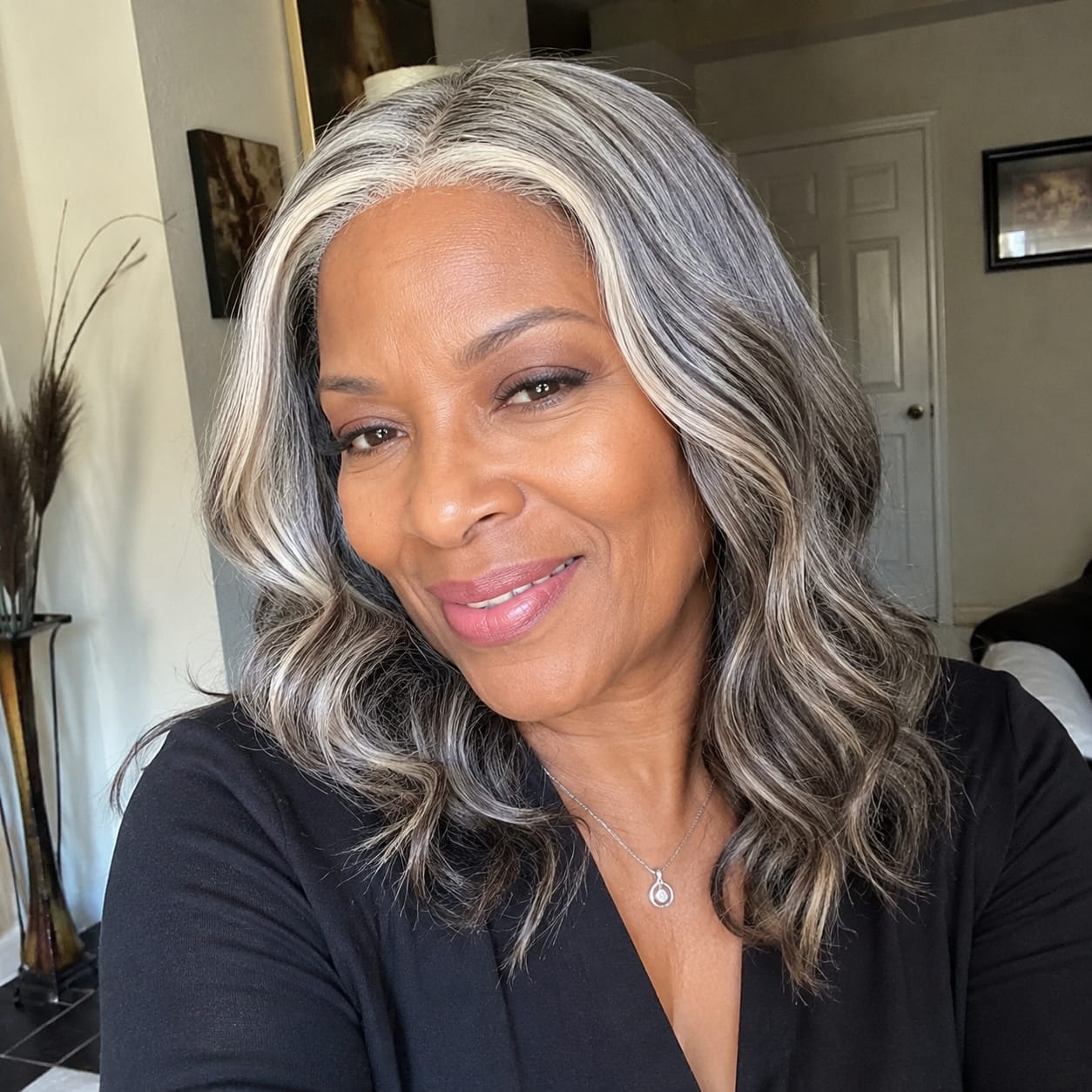 Customer photo review of Luvwin 5x5 Closure Salt & Pepper Natural Wave Glueless Bob Wig