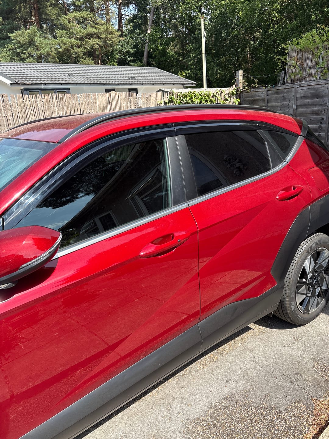 Customer photo review of Auto Clover Wind Deflectors Set for Hyundai Kona 2023+ (6 pieces)