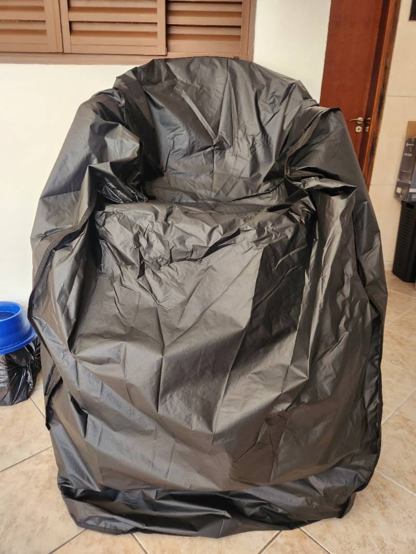 Customer photo review of Capa Impermeável Protetora para Cadeiras de Plástico Empilhadas