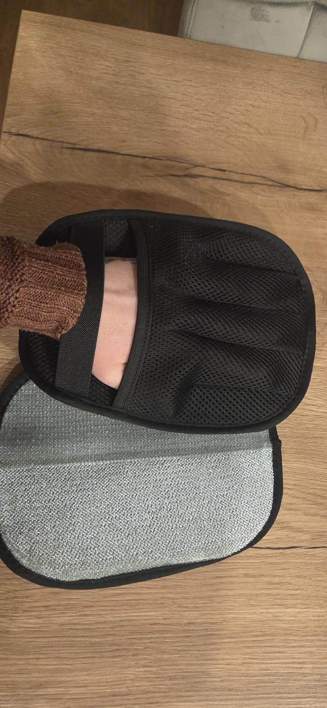 Customer photo review of Aktoclean™️ PawSwipe™️ | Gant électrostatique anti-poils