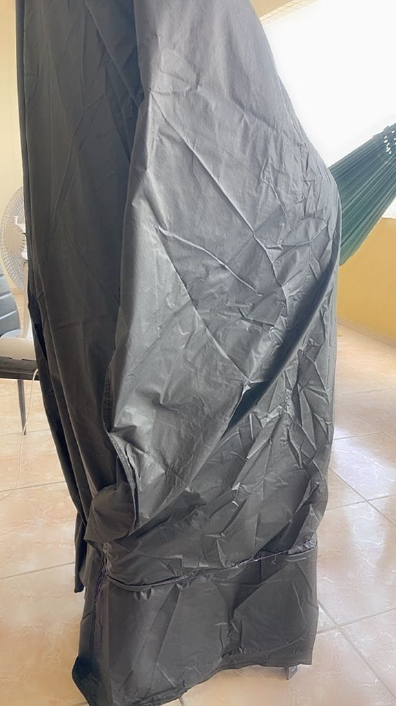 Customer photo review of Capa Impermeável Protetora para Cadeiras de Plástico Empilhadas