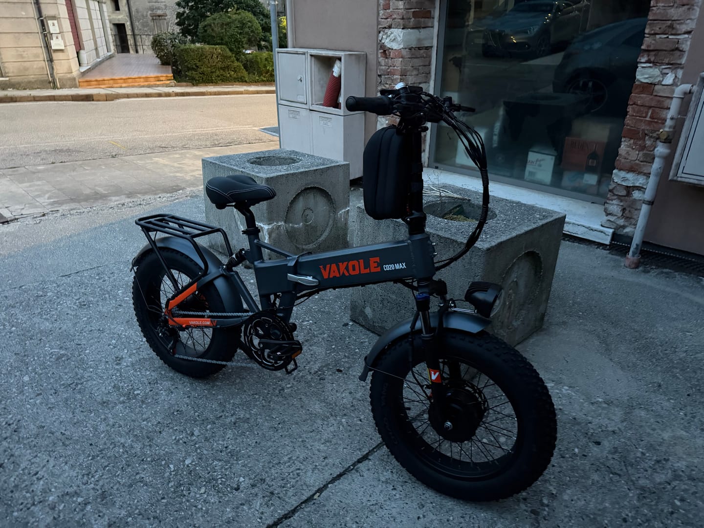 Customer photo review of Vakole CO20 MAX 750W*2 Dual Motor 20" Folding Fat Bike 960Wh with Torque Sensor 20Ah Battery