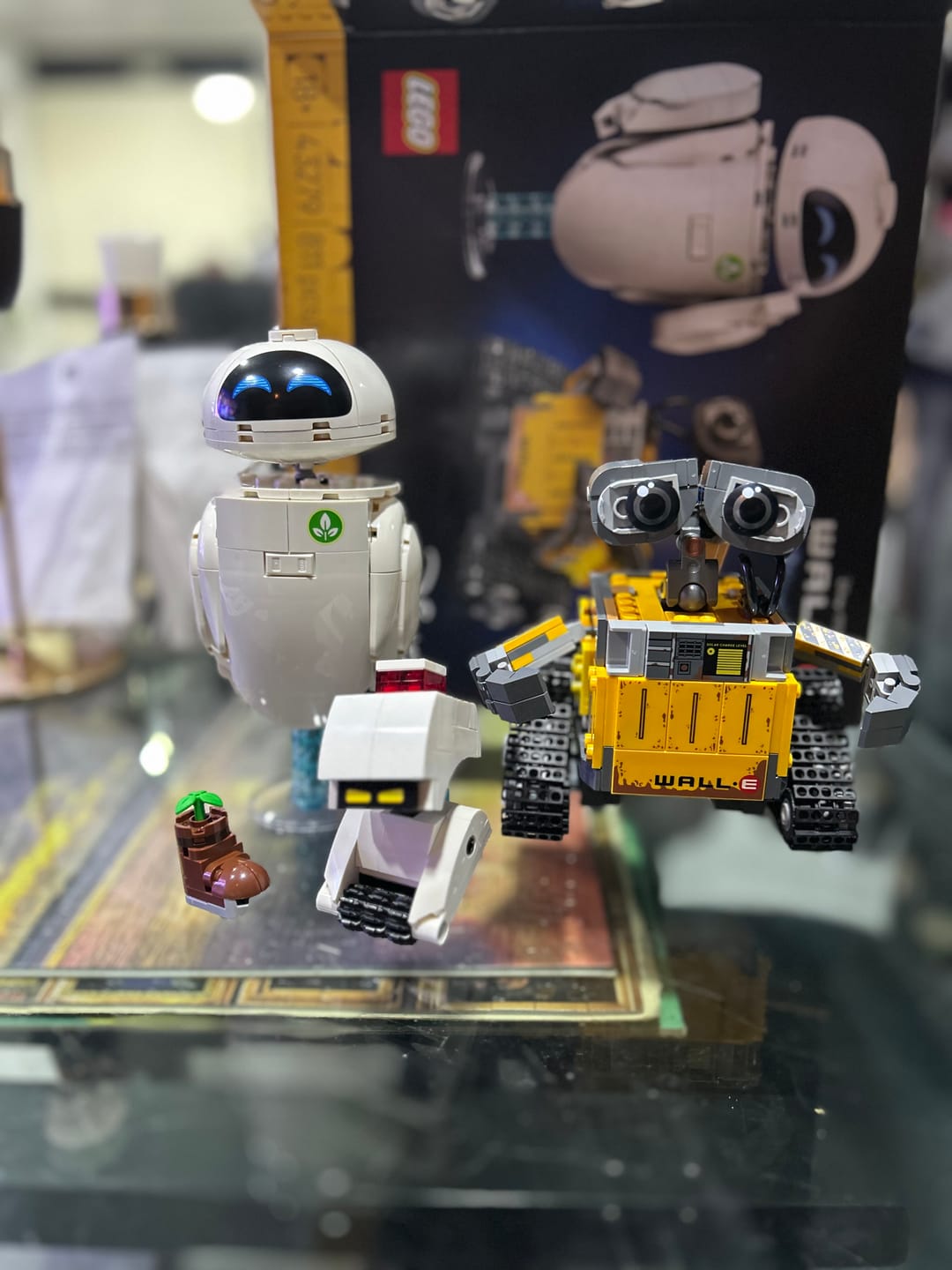 Customer photo review of WALL-E Y EVE