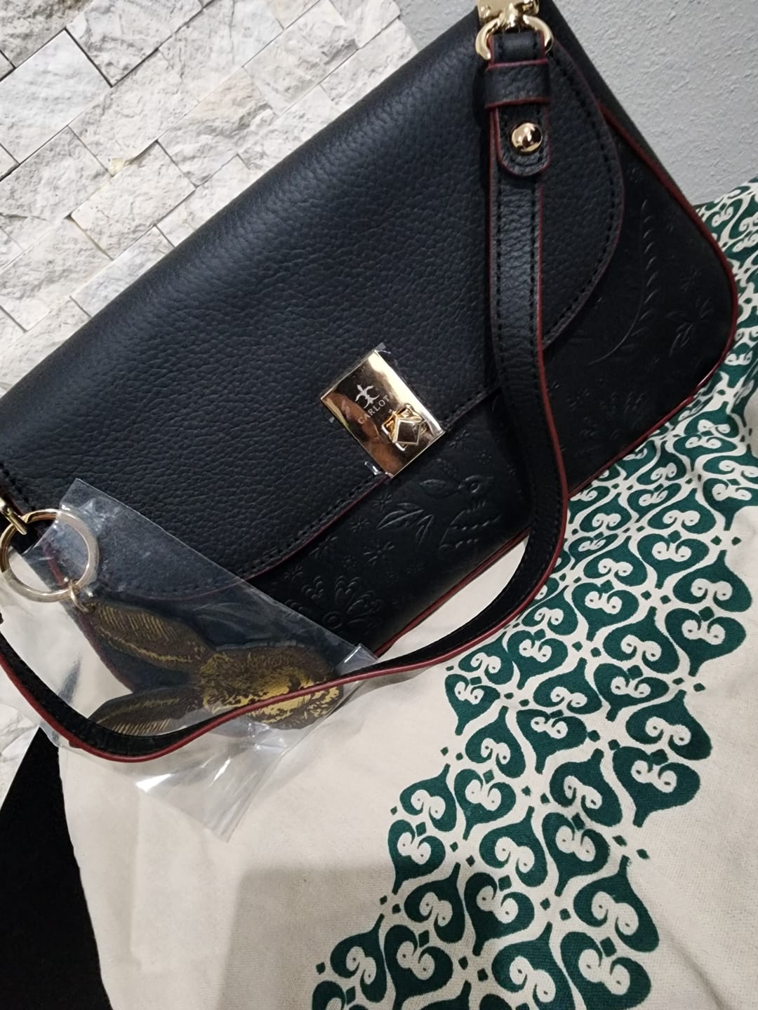 Customer photo review of Liebre Baguette Bag - Black
