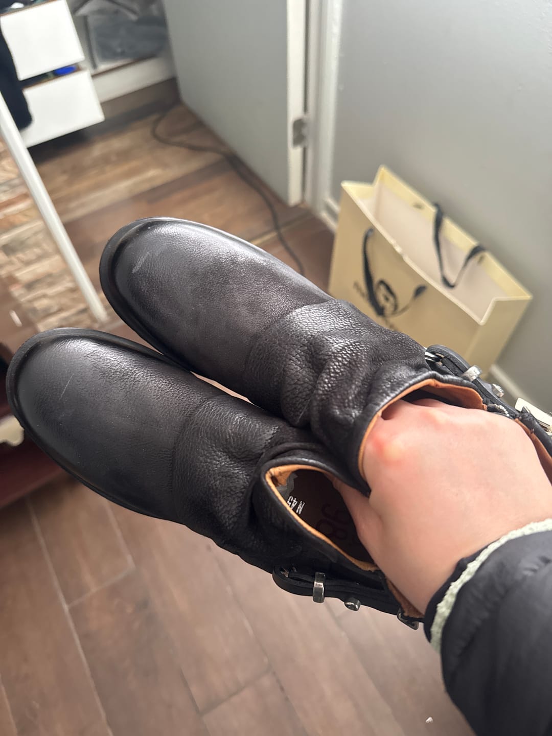 Customer photo review of BOTIN SAINT NEGRO