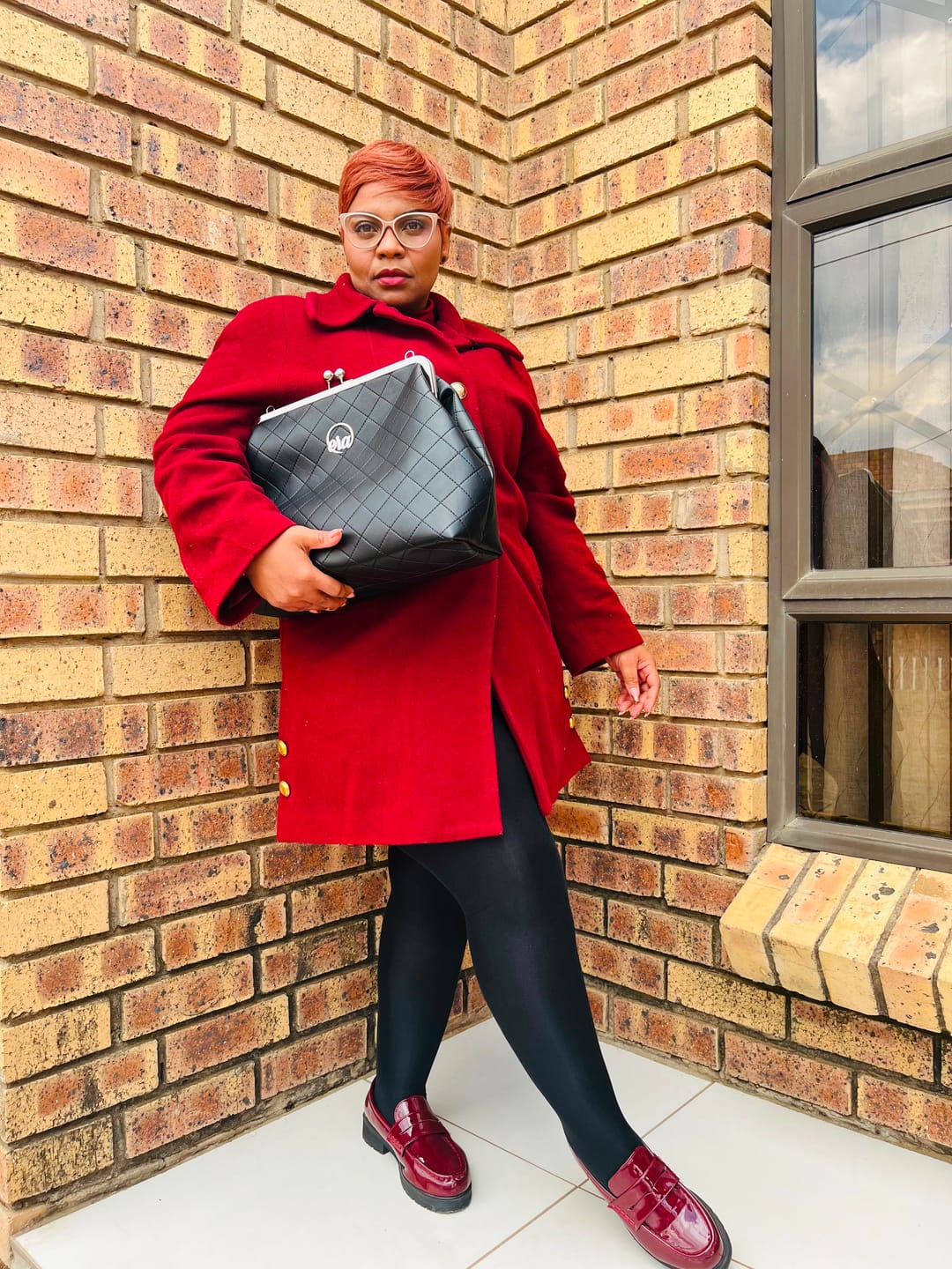 Customer photo review of ERA Oversized Kisslock Chain Bag – Black