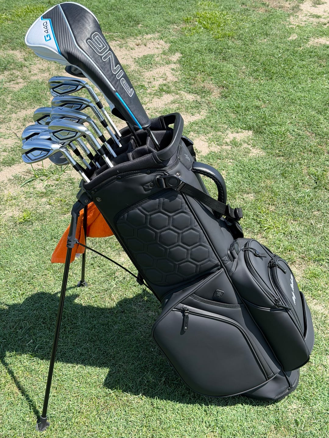 Customer photo review of LUX 9.5" 14-Way Hybrid Stand Bag: Tar [Customize]