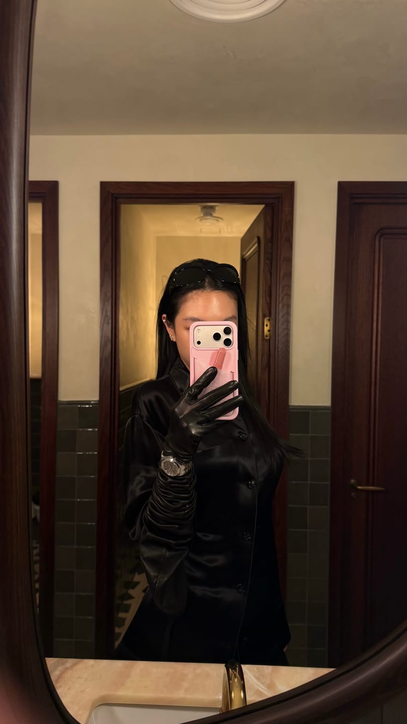 Customer photo review of Flex Pouch - iPhone 17