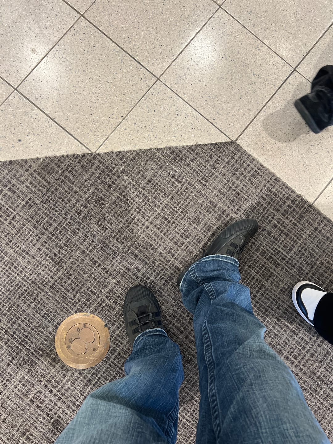 Customer photo review of Grounder Basecamp High-Top Black/Black