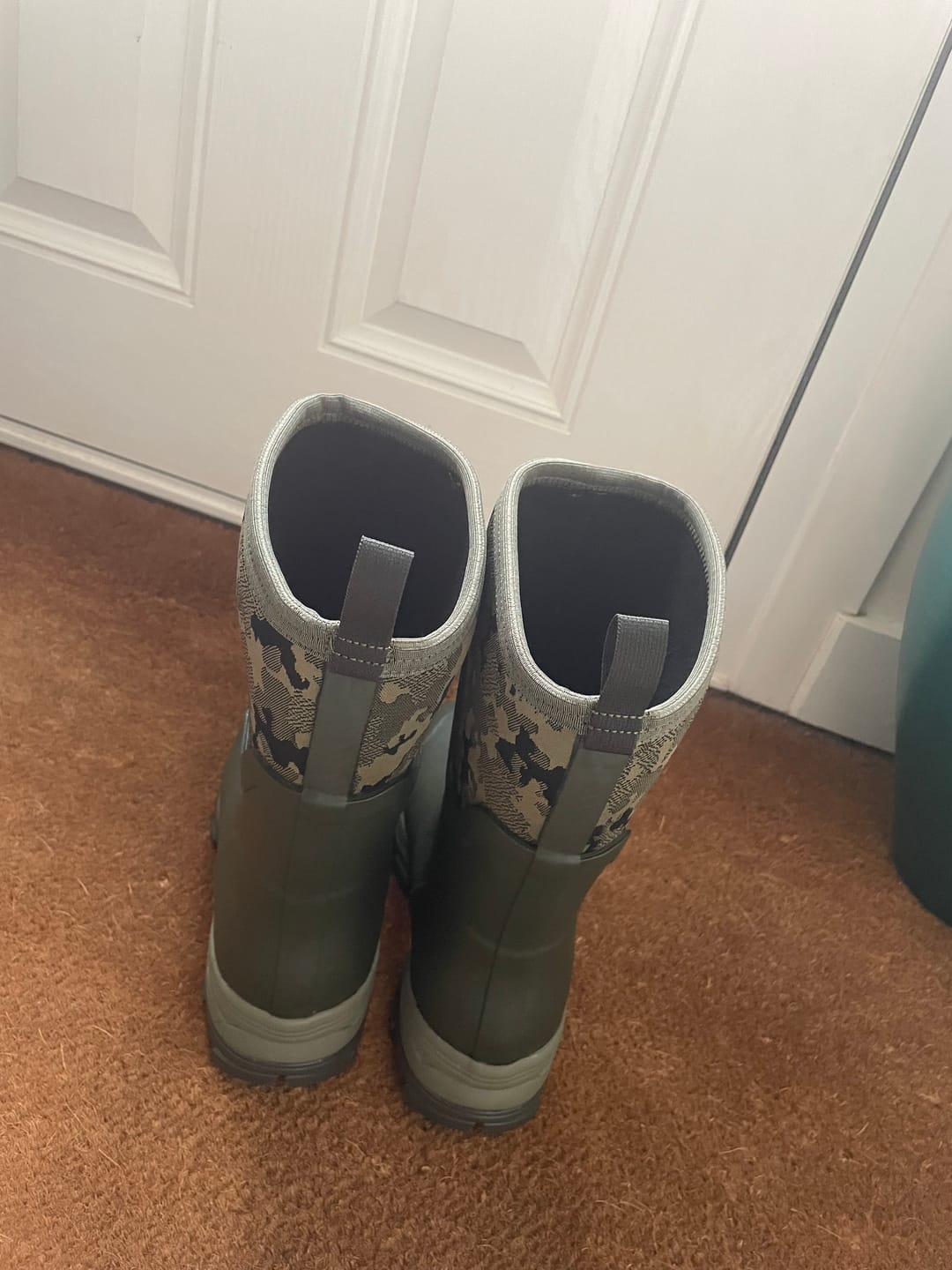 Customer photo review of Women's Arctic Ice Vibram AG All Terrain Short Boots