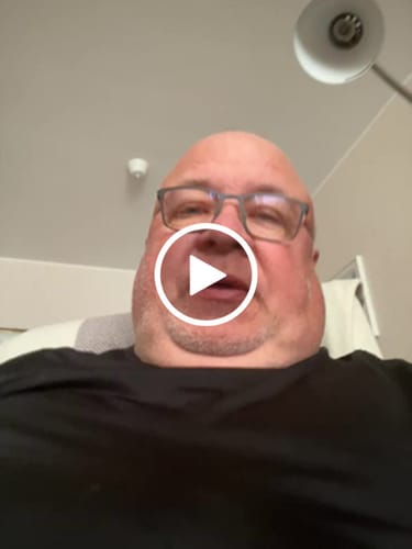 Kundeanmeldelse med video af Støttestrømper