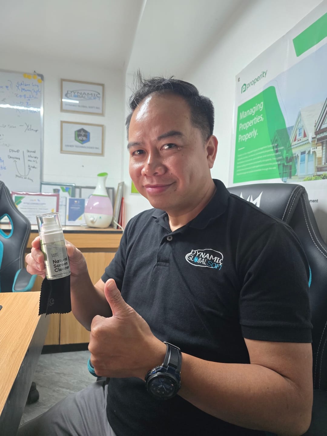 Customer photo review of Screen Cleaner Spray & Microfiber Cloth Kit – Streak-Free for MacBook, iPad & iPhone